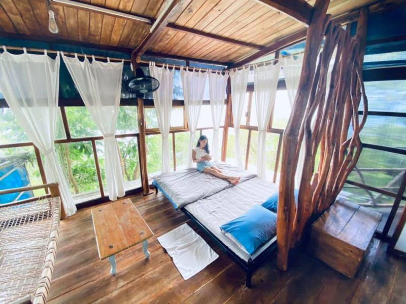 Một homestay mộc mạc, xinh xắn tại Hòn Sơn Kiên Giang, mang đến không gian nghỉ ngơi gần gũi với thiên nhiên và con người địa phương.